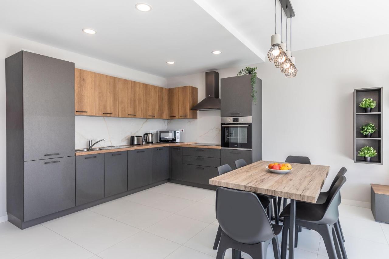 Unique Penthouse With Private Heated Jacuzzi, Close To Restaurants And Night Life Is-Swieqi Εξωτερικό φωτογραφία