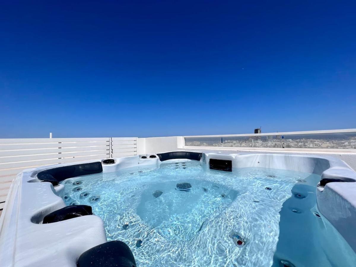 Unique Penthouse With Private Heated Jacuzzi, Close To Restaurants And Night Life Is-Swieqi Εξωτερικό φωτογραφία