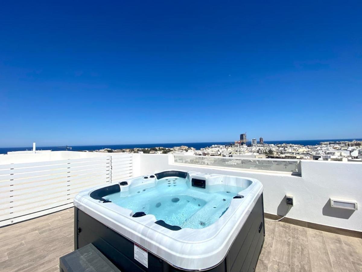 Unique Penthouse With Private Heated Jacuzzi, Close To Restaurants And Night Life Is-Swieqi Εξωτερικό φωτογραφία