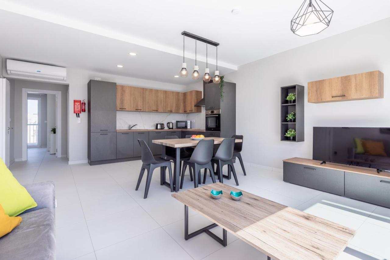 Unique Penthouse With Private Heated Jacuzzi, Close To Restaurants And Night Life Is-Swieqi Εξωτερικό φωτογραφία
