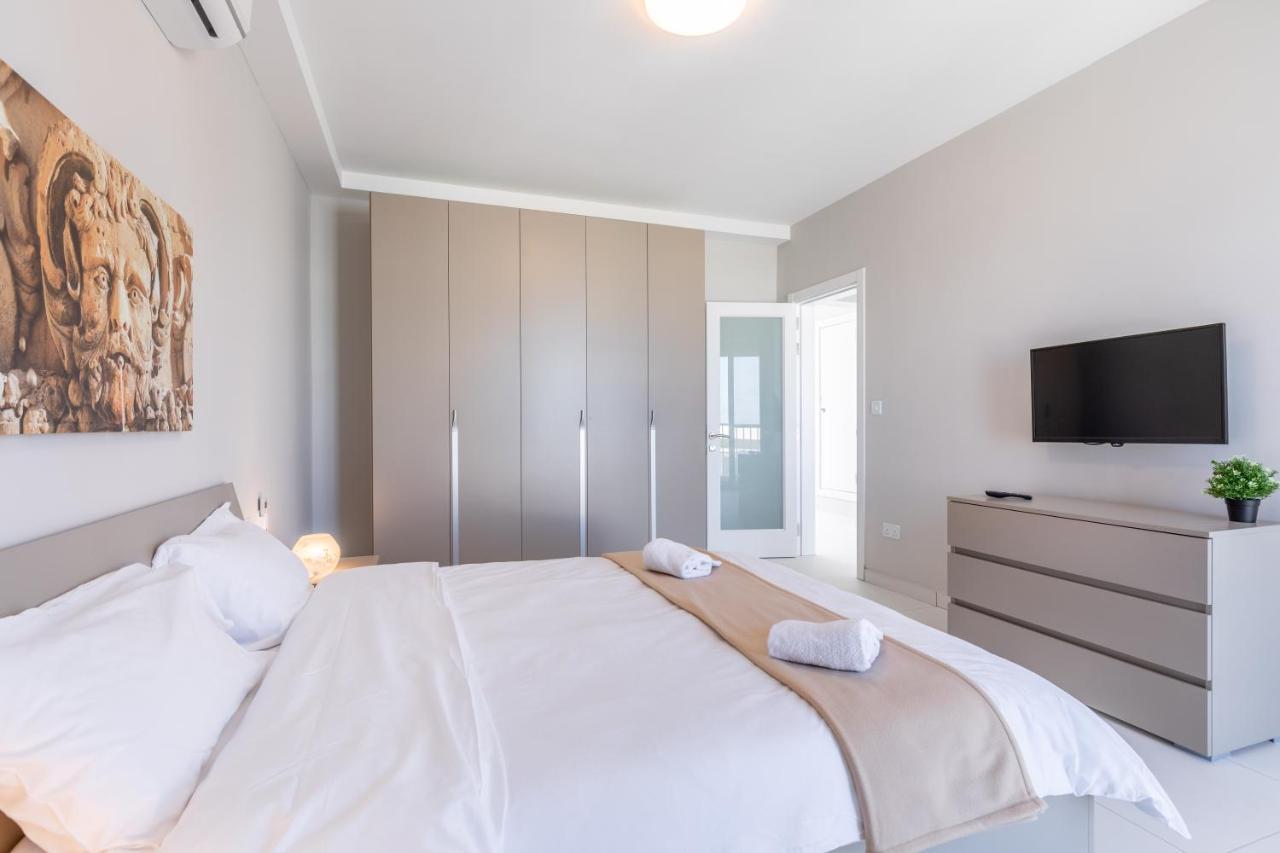 Unique Penthouse With Private Heated Jacuzzi, Close To Restaurants And Night Life Is-Swieqi Εξωτερικό φωτογραφία